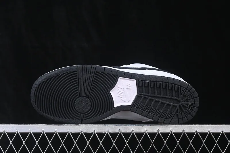 All Categories Nk SB Dunk Series Nk SB Dunk Low Low-top sneakers Foreign trade version Nike SB Dunk Low Classic white and black Full toe layer low-top casual sneakers HF3704-100